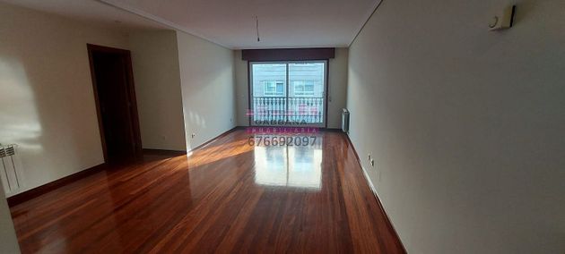 Foto 2 de Alquiler de piso en Areal – Zona Centro de 3 habitaciones con balcón y ascensor