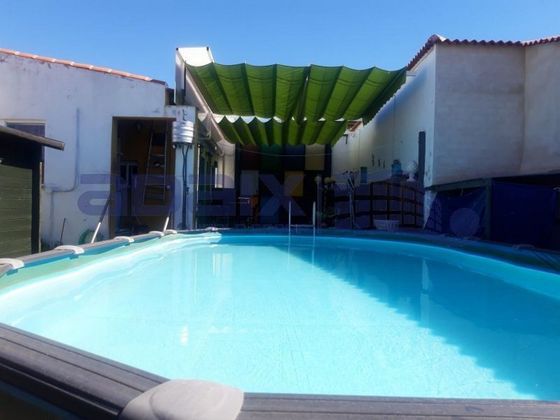 Foto 1 de Casa adosada en venta en calle Fray Pedro de Deza de 2 habitaciones con piscina y aire acondicionado