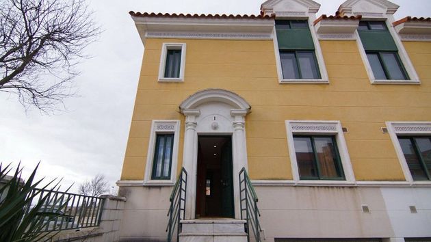 Foto 1 de Casa adossada en venda a Urbanización Siglo XXI - Carretera de Villalpando de 2 habitacions amb terrassa i garatge