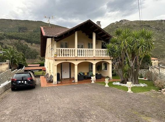 Foto 2 de Xalet en venda a Otañes - Talledo de 6 habitacions amb terrassa i piscina