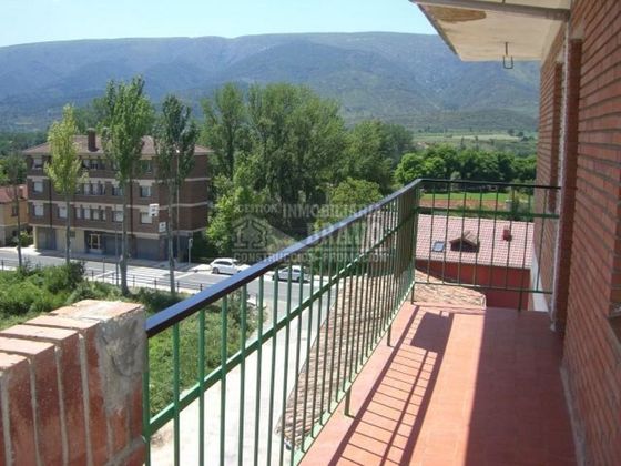 Foto 1 de Piso en venta en Medina de Pomar de 3 habitaciones con terraza y piscina