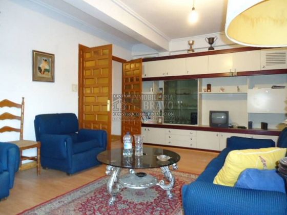 Foto 1 de Pis en venda a Medina de Pomar de 3 habitacions amb terrassa i calefacció