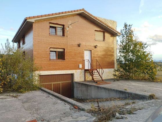 Foto 2 de Venta de casa en Merindad de Montija de 6 habitaciones con garaje y jardín