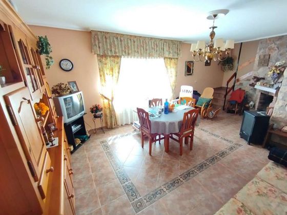 Foto 1 de Casa adossada en venda a Valle de Tobalina de 5 habitacions amb garatge i balcó