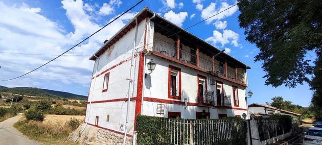 Foto 2 de Chalet en venta en Medina de Pomar de 5 habitaciones con garaje y jardín