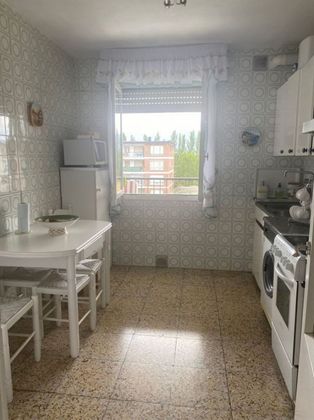 Foto 1 de Piso en venta en Medina de Pomar de 3 habitaciones con terraza y calefacción