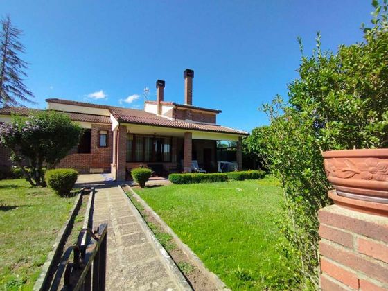 Foto 1 de Venta de chalet en Villarcayo de Merindad de Castilla la Vieja de 5 habitaciones con terraza y piscina
