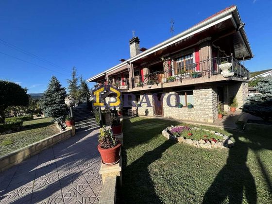Foto 2 de Chalet en venta en Valle de Mena de 10 habitaciones con terraza y piscina