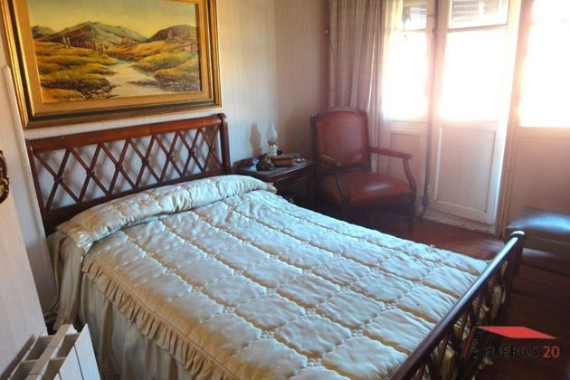 Foto 2 de Pis en venda a Centro - Desierto - Arrontegi de 3 habitacions amb balcó i calefacció