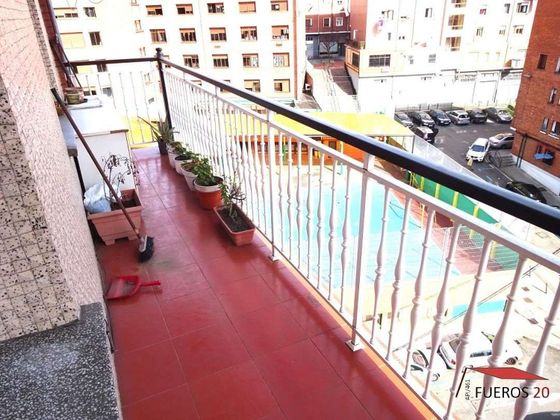 Foto 1 de Venta de piso en Centro - Desierto - Arrontegi de 3 habitaciones con terraza y calefacción