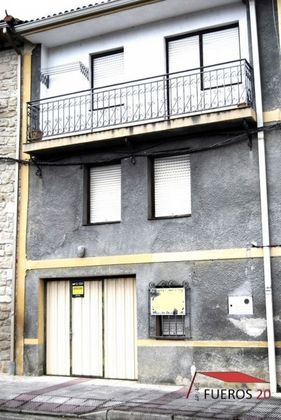 Foto 1 de Venta de casa en Valle de Tobalina de 4 habitaciones con garaje