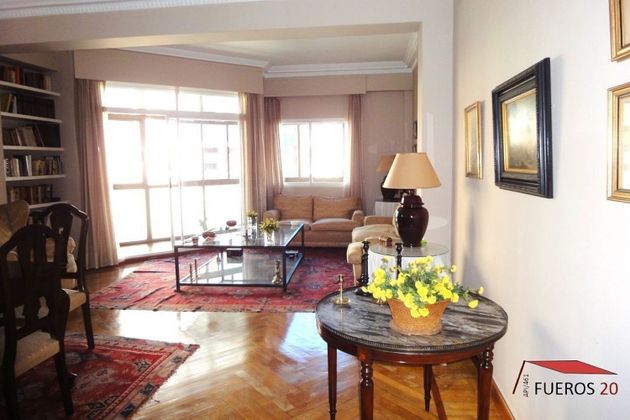 Foto 2 de Pis en venda a Centro - Desierto - Arrontegi de 4 habitacions amb terrassa i balcó
