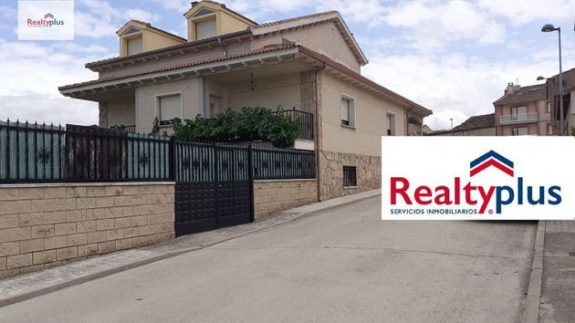 Foto 1 de Xalet en venda a Carbonero el Mayor de 6 habitacions amb terrassa i garatge