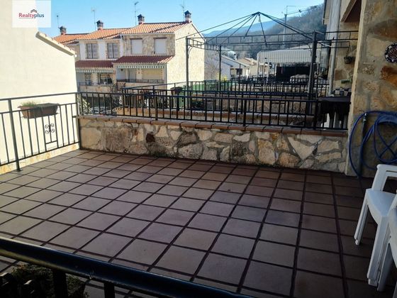 Foto 1 de Casa en venta en Navaluenga de 3 habitaciones con terraza y piscina