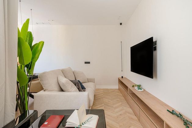 Foto 2 de Piso en venta en Castellana de 2 habitaciones con aire acondicionado y calefacción