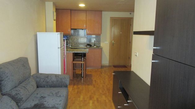 Foto 2 de Venta de piso en Llanera de 1 habitación con garaje y muebles