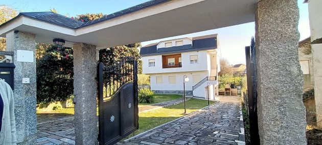 Foto 2 de Casa adossada en venda a calle De Rioboo de 15 habitacions amb terrassa i garatge