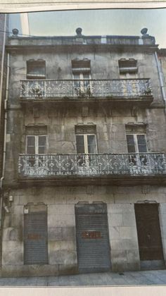 Foto 1 de Venta de edificio en calle De Sanjurjo Badía de 407 m²