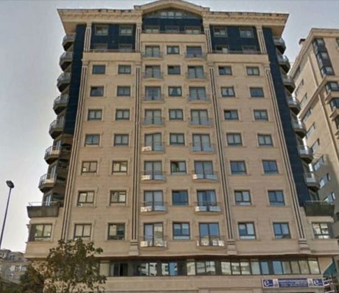 Foto 1 de Alquiler de piso en Praza España - Casablanca de 2 habitaciones con terraza y garaje