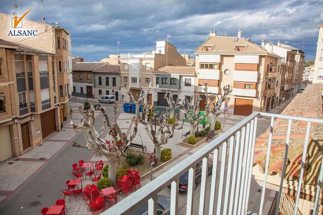 Foto 1 de Pis en venda a plaza Reconquista de 4 habitacions amb balcó i calefacció
