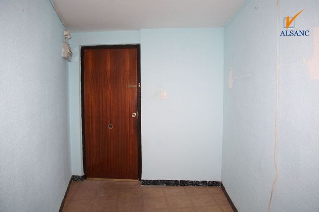Foto 2 de Pis en venda a plaza Reconquista de 4 habitacions amb balcó i calefacció