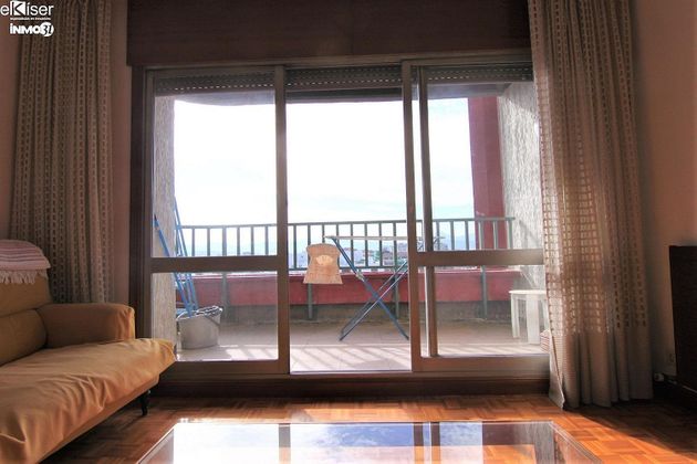 Foto 2 de Piso en alquiler en avenida De Barañáin de 3 habitaciones con muebles y balcón