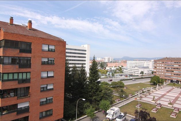 Foto 1 de Venta de piso en Ermitagaña - Mendebaldea de 4 habitaciones con terraza y garaje
