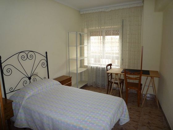 Foto 1 de Pis en lloguer a Salesas - Labradores de 4 habitacions amb mobles i balcó