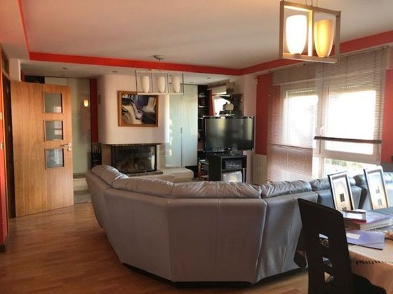 Foto 2 de Casa adossada en venda a Pizarrales de 4 habitacions amb terrassa i aire acondicionat