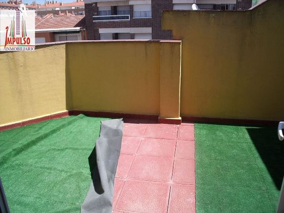Foto 2 de Àtic en venda a Santa Cruz - Industria - Polígono Campollano de 3 habitacions amb terrassa i calefacció