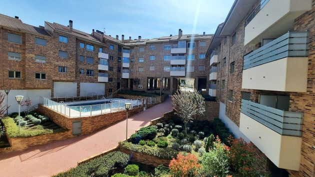 Foto 1 de Piso en venta en calle Cotera de Leon de 2 habitaciones con terraza y piscina