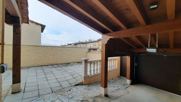 Foto 2 de Casa adossada en venda a Hontanares de Eresma de 4 habitacions amb terrassa i garatge
