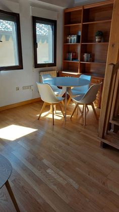 Foto 1 de Dúplex en lloguer a calle Leopoldo Moreno de 4 habitacions amb mobles i calefacció