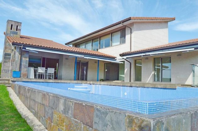 Foto 1 de Venta de chalet en urbanización La Cabaña de 4 habitaciones con terraza y piscina