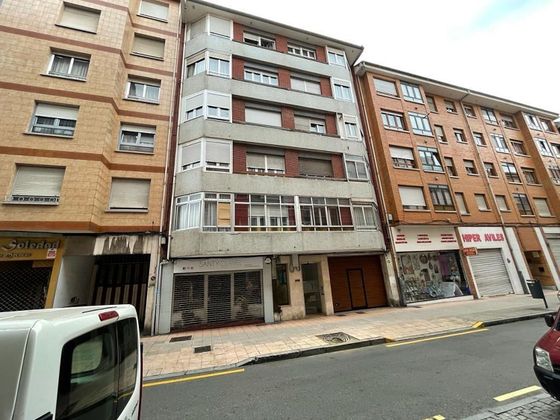Foto 1 de Venta de piso en calle Marcos del Torniello de 3 habitaciones con calefacción y ascensor