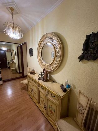 Foto 2 de Venta de piso en calle Marcos del Torniello de 3 habitaciones con calefacción y ascensor