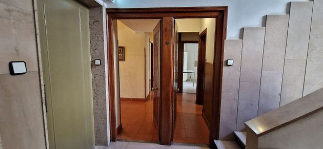 Foto 2 de Venta de piso en avenida Hermanos Menéndez Pidal de 4 habitaciones con calefacción y ascensor