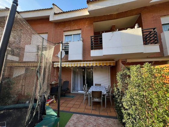 Foto 2 de Casa adossada en venda a avenida Monsacro de 4 habitacions amb terrassa i jardí