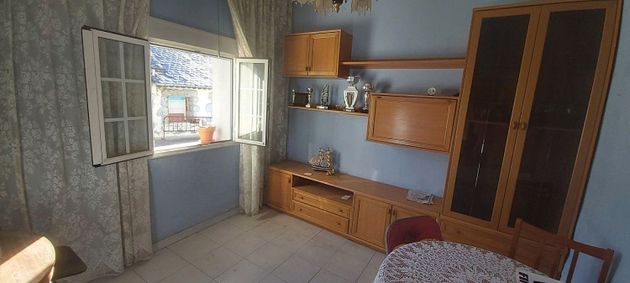 Foto 1 de Casa en venda a calle Valdesalgueiro de 6 habitacions amb calefacció