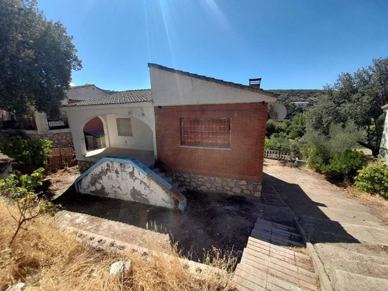 Foto 1 de Xalet en venda a Fuentenovilla de 4 habitacions amb piscina i garatge