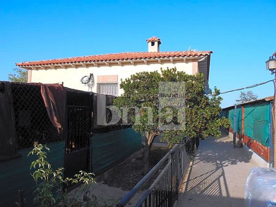 Foto 2 de Casa en venta en Fuentelahiguera de Albatages de 3 habitaciones con terraza y jardín