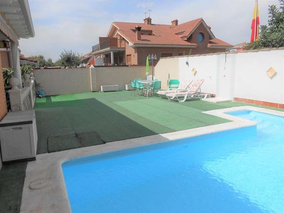 Foto 1 de Xalet en venda a Villanueva de la Torre de 4 habitacions amb piscina i garatge