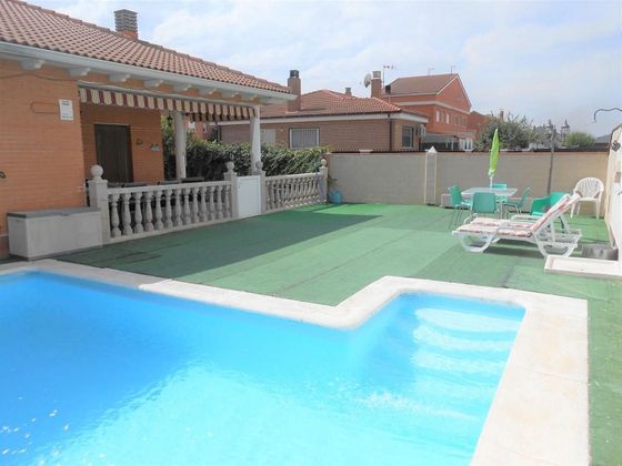 Foto 2 de Xalet en venda a Villanueva de la Torre de 4 habitacions amb piscina i garatge