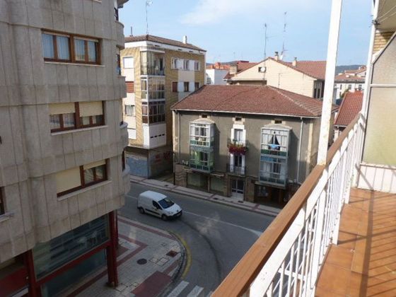 Foto 1 de Pis en venda a Villarcayo de Merindad de Castilla la Vieja de 3 habitacions amb balcó i calefacció