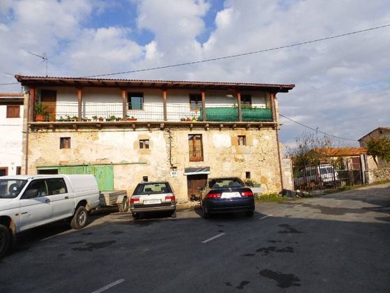 Foto 1 de Casa en venda a Junta de Traslaloma de 8 habitacions amb garatge i jardí