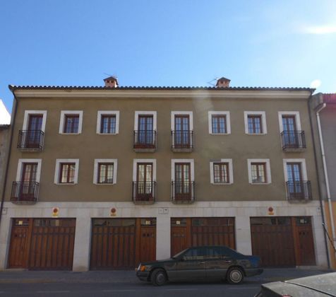 Foto 1 de Casa adosada en venta en Medina de Pomar de 3 habitaciones con terraza y garaje