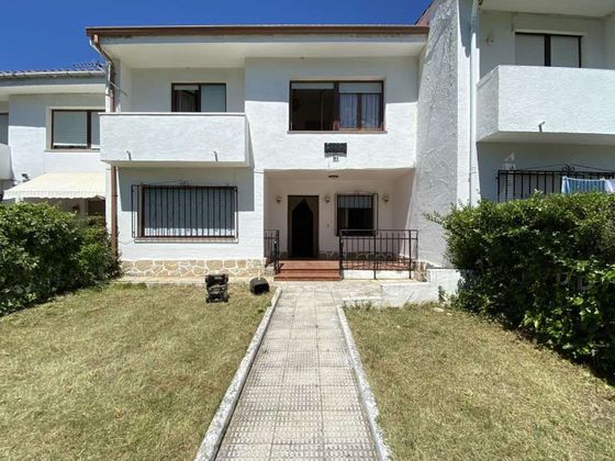 Foto 1 de Casa adossada en venda a Valle de Tobalina de 3 habitacions amb piscina i jardí