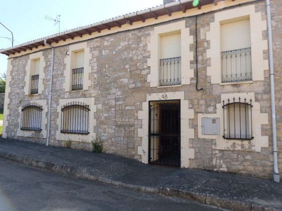 Foto 2 de Casa en venda a Valle de Valdebezana de 4 habitacions amb jardí i balcó
