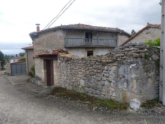 Foto 2 de Casa en venda a Villarcayo de Merindad de Castilla la Vieja de 4 habitacions amb jardí i balcó
