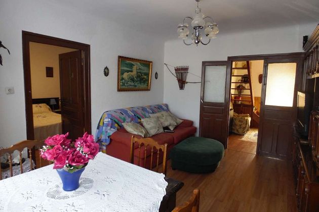 Foto 1 de Venta de casa en Valle de Tobalina de 3 habitaciones con jardín y calefacción